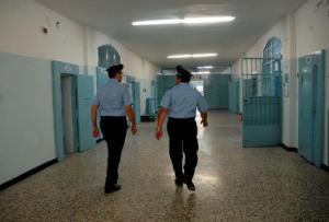 modica_carcere_arrestati_agenti