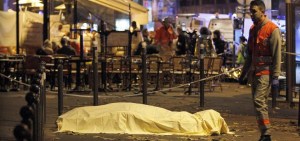 lenzuola_corpi_attentati